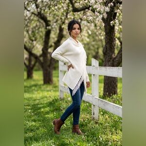 Chic White Fringe Boho Western Poncho